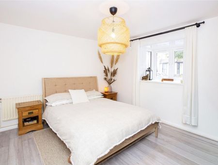 1 Bed Bungalow, Crofton Road, E13 - Photo 3