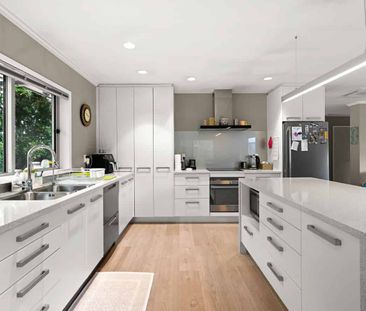 Available for rent for the first time in over a decade! - Photo 1