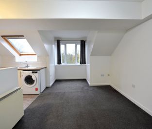 2 bedroom Flat in 123 Hawksworth Rd, Leeds - Photo 3