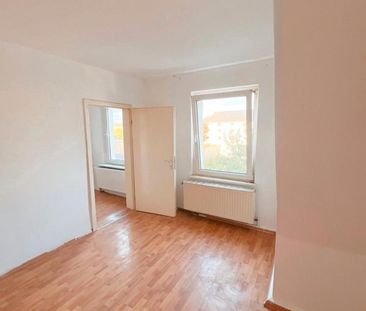 Stilvolle 4-Zimmer-Wohnung mit EBK – monatsmietfrei zur Selbstrenov... - Photo 1