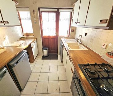 3 bedroom semi-detached bungalow to rent - Photo 3