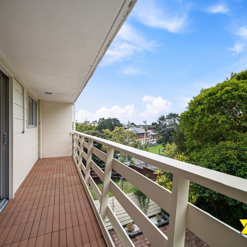 Sunny Retreat in a Peaceful New Lynn Cul-de-Sac - Photo 1