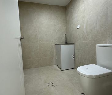 FULLY RENOVATED 5-BEDROOM FAMILY HOME - Photo 6