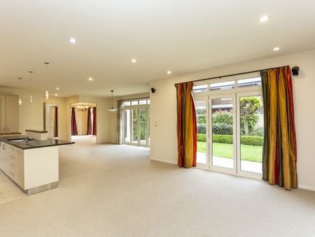 STUNNING HOME WITH ALL THE TRIMMINGS – FENDALTON - Photo 3