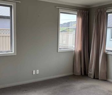 Cosy 3 bedroom available early December - Photo 4