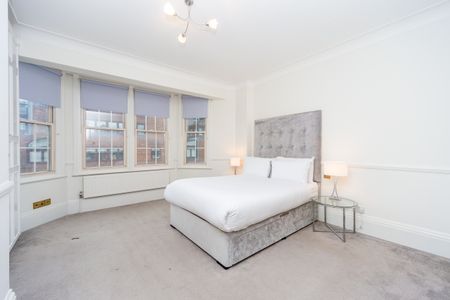 A beautiful five-bedroom apartment located on the fourth floor in St John’s Wood, London NW - Photo 4