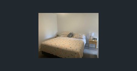 3 Bedroom Apartment Living - Perfect Location - Photo 4