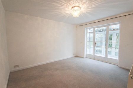 3 bedroom detached house to rent - Photo 2