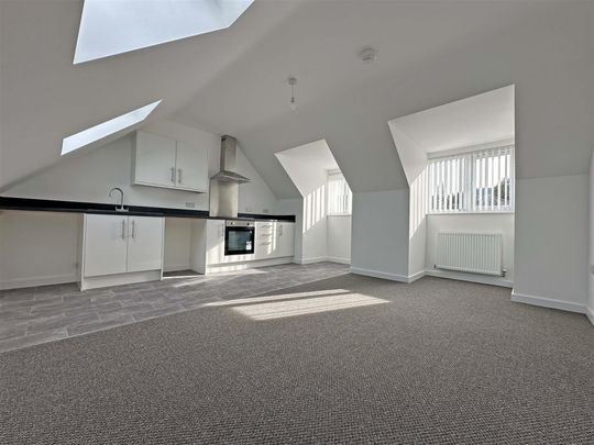 1 bedroom Flat to rent - Photo 1