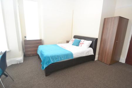 4 bedroom terraced house to rent - Photo 2