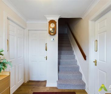 4 bedroom detached house to rent - Photo 4