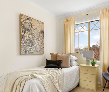 "Olive Row" - Spacious Three Bedroom Townhouse - Rear lane access -... - Photo 5