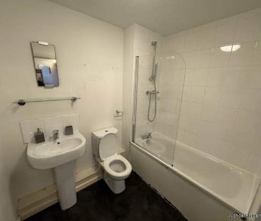 2 bedroom property to rent in Salford - Photo 5