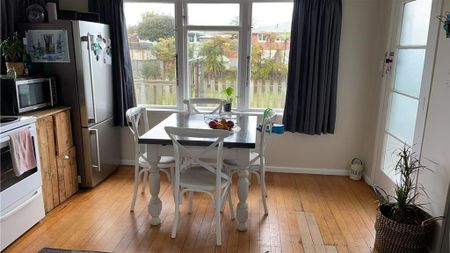 Spacious 3-Bedroom Family Home for Rent Ã¢ÂÂ Perfect Location in Devon - Photo 2