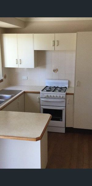 Perfect Family Location - Walk to Schools, Shops & Transport - Photo 1