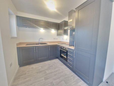 2 bedroom flat to rent - Photo 2