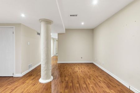 For Lease - 8 Venture Avenue, Richmond Hill, Ontario - Photo 4