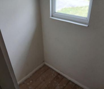 2 bedroom end of terrace house to rent - Photo 5