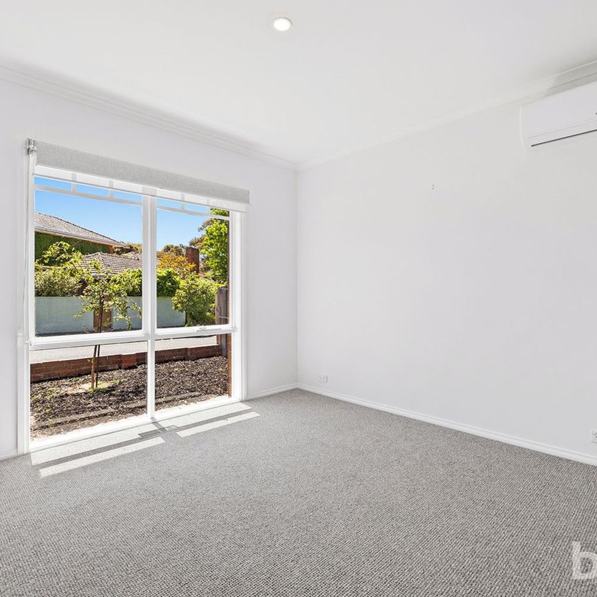 3 BEDROOM HOME IN EXCELLENT LOCATION - Photo 1