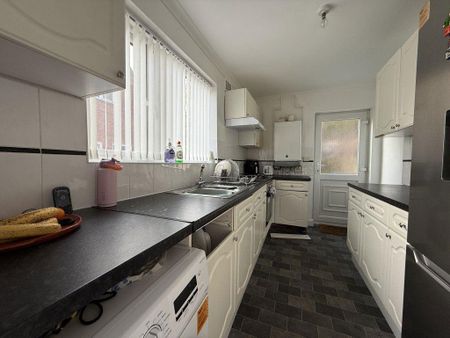 3 bedroom semi-detached house to rent - Photo 5