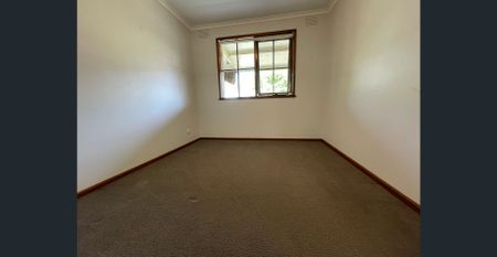 THREE BEDROOM HOME ! - Photo 5