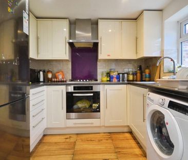 3 bedroom House To Let Total Size: 819 SQ FT - Photo 6