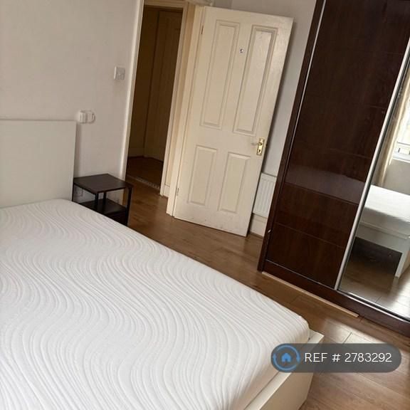 1 bedroom in a flat share to rent - Photo 1