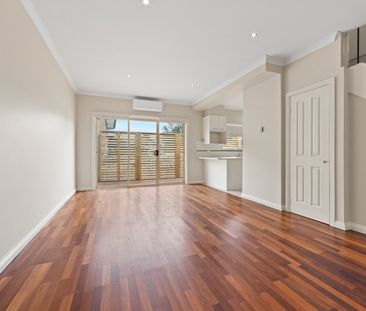 2/12 Emerald Street, Essendon West VIC 3040 - Photo 4