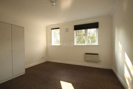 Osprey Close, Snaresbrook, London, E11 - Photo 2