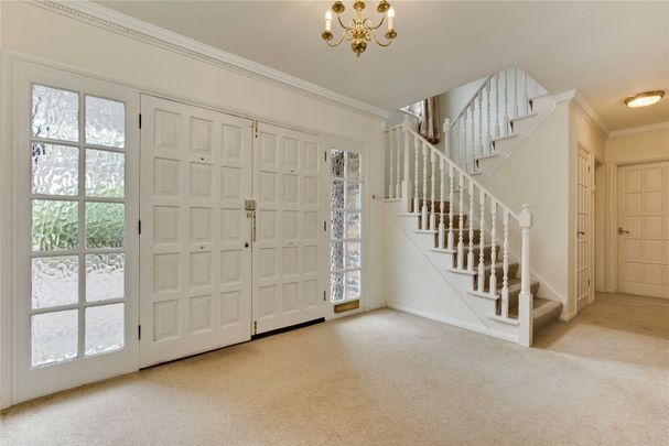 The Paddocks, Weybridge, KT13 - Photo 1