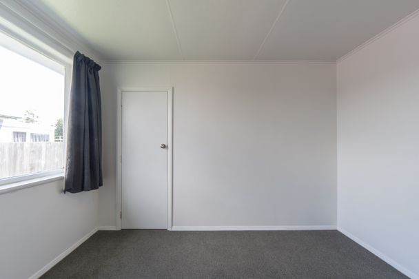 Recently Refurbished Three Bedroom - Photo 1