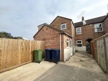 3 bedroom terraced house to rent - Photo 5