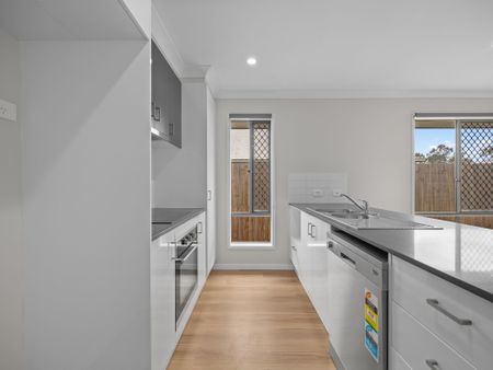 52 Magpie Cr, Redbank Plains QLD 4301 - House For Rent | Domain - Photo 4