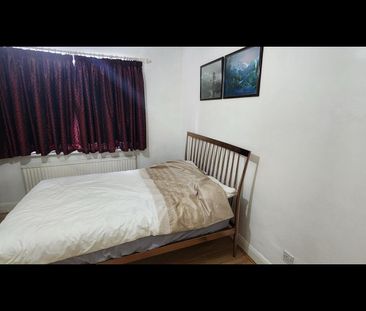 Room in a Shared House, Long Elmes, HA3 - Photo 2