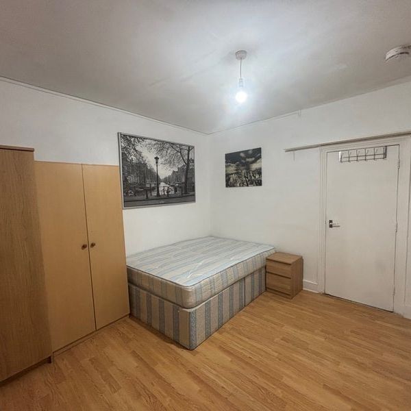 Studio Flat, Buckingham Road, NW10 - Photo 1