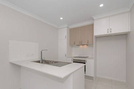 MODERN 2 BEDROOM UNIT CLOSE TO THE CITY - Photo 2