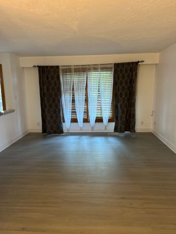 For Lease - 463 Elizabeth Street, Oshawa, Ontario - Photo 5