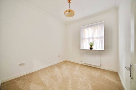 Beautiful Brand New 3 Bedroom Garden Flat for Rent in Enfield - Photo 3