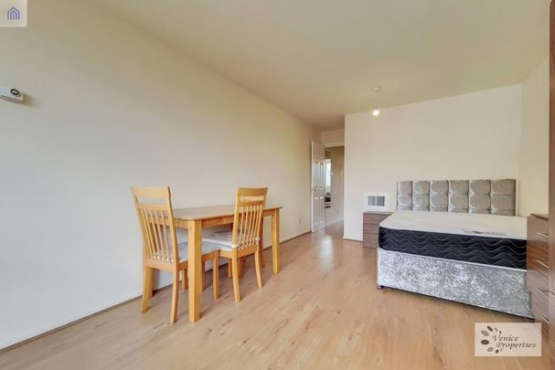 3 bedroom flat to rent - Photo 1