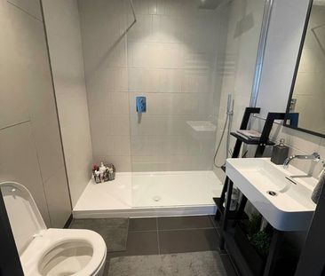 Room in a Shared Flat, London, CR0 - Photo 4