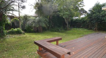 Art Deco Bungalow – 2 Double Bedrooms + Flex Room - Photo 2