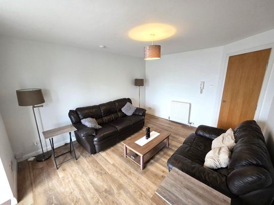 2 bedroom flat to rent - Photo 1