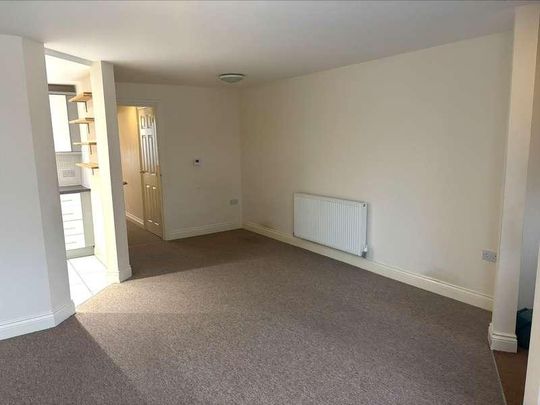 Flax Close Alcester, B49 - Photo 1