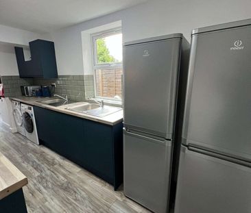 Stunning Room with Private En-Suite – Just 5 Minutes from Watford G... - Photo 6