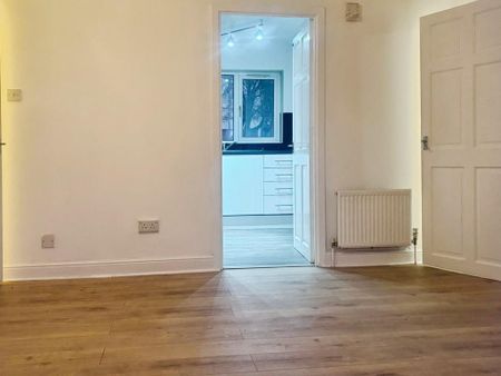 3 bedroom apartment to rent - Photo 3