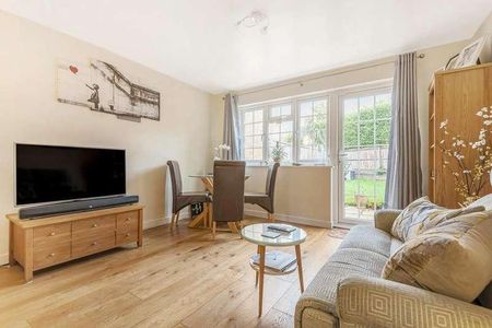 Finnart Close, Weybridge, Surrey, KT13 - Photo 4