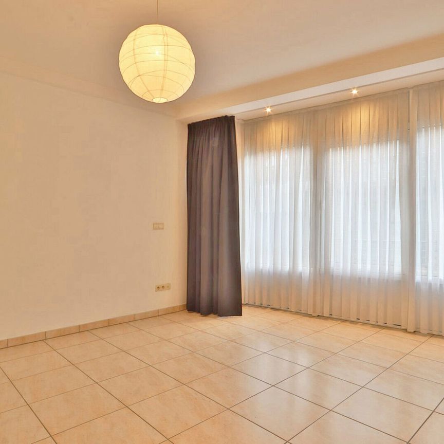 Centraal, ruim en lichtrijk appartement met 1 slaapkamer! - Photo 1
