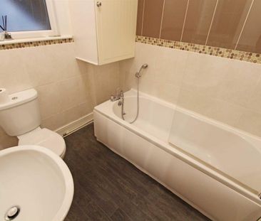 Westcliff Parade, Westcliff On Sea - Photo 3