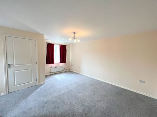 Inchburn Crescent, Penistone, Sheffield, S36 6FE - Photo 1