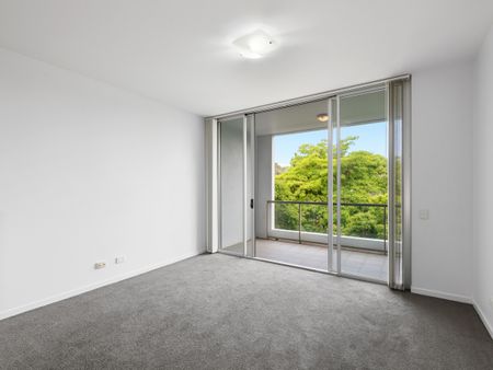 Exceptional two-bedroom apartment with prestigious address - Photo 4